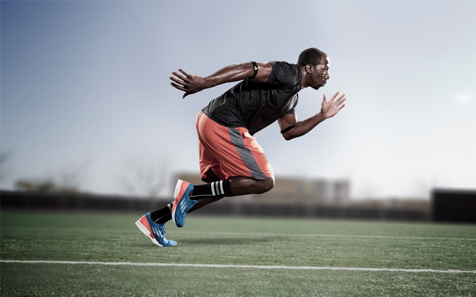 蛙泳比赛摩纳哥表现坚韧不拔，蛙泳世界冠军慢动作视频