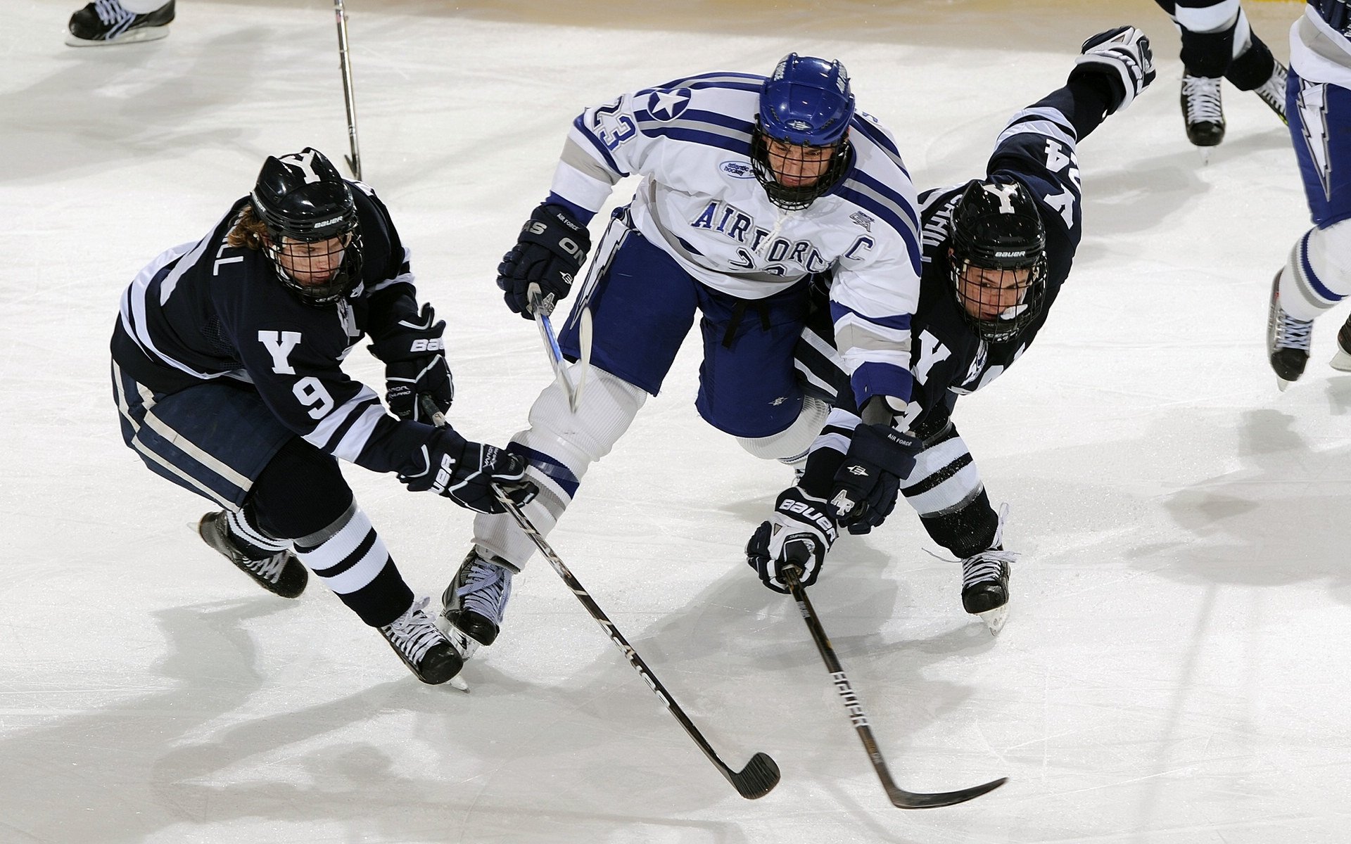 西甲球场上的巅峰竞技：瞬间引爆全场沸腾，西甲球赛