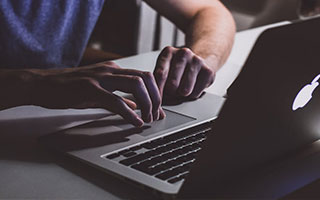 爱游戏体育官方入口-_绿色可再生动力赛车：未来运动的绿色传说_，绿色可再生能源有哪些